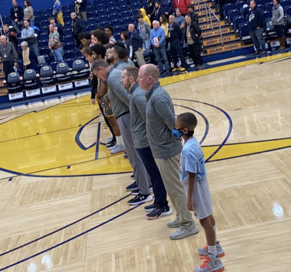 buddafoster's tweet photo. THANK U… THANK U from both of us Flashes really Do help FLASHES we appreciate and love u all for all your help! #TeamMeek @KentStMBB @CoachSendy @MattSIigh #Nochildfightsalone🎗️ https://t.co/vwVCogHoXk