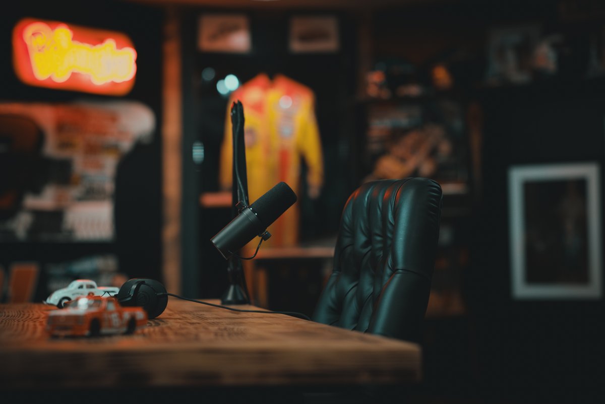 Dirty Mo Media tweet media