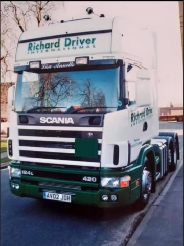 TruckEast's tweet photo. We journey through time with these three trucks, starting off with the Scania 4 Series 124L 420 6X2/2. Then we have the R500 6X2/4 V8 that was recently part-exchanged to make way for the Scania S 500 6X2/2. #TruckEast #Scania #ClassicTruck #124L #R500 #500S #RichardDriver https://t.co/zpXTIDe7Jh