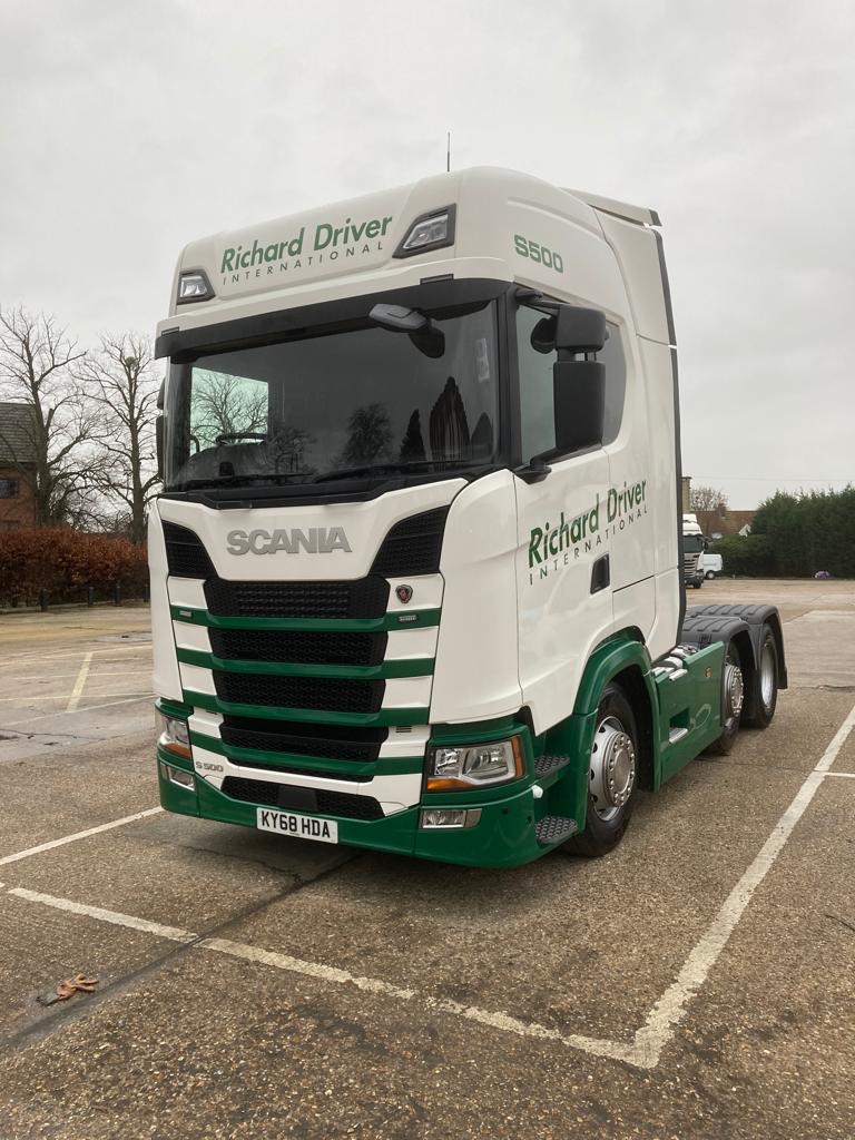 TruckEast's tweet photo. We journey through time with these three trucks, starting off with the Scania 4 Series 124L 420 6X2/2. Then we have the R500 6X2/4 V8 that was recently part-exchanged to make way for the Scania S 500 6X2/2. #TruckEast #Scania #ClassicTruck #124L #R500 #500S #RichardDriver https://t.co/zpXTIDe7Jh