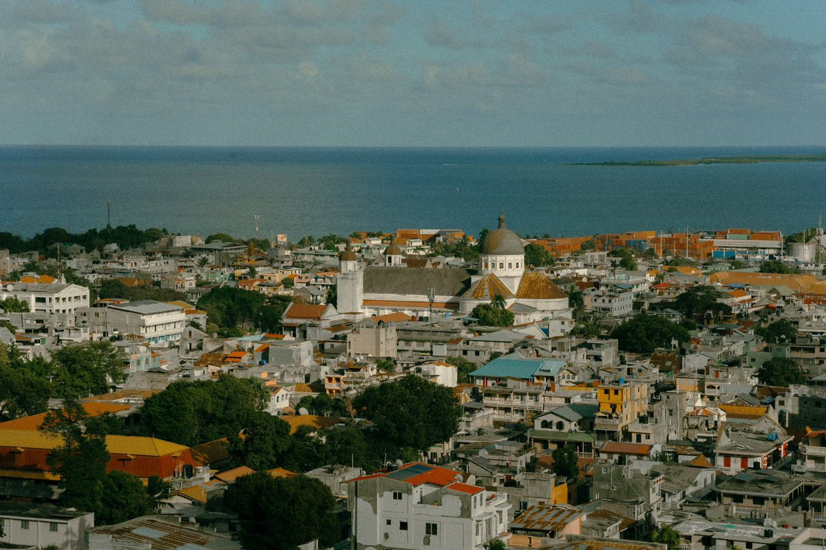 joscar509's tweet photo. #caphaitien church #haiti https://t.co/l6VsxAgJp6