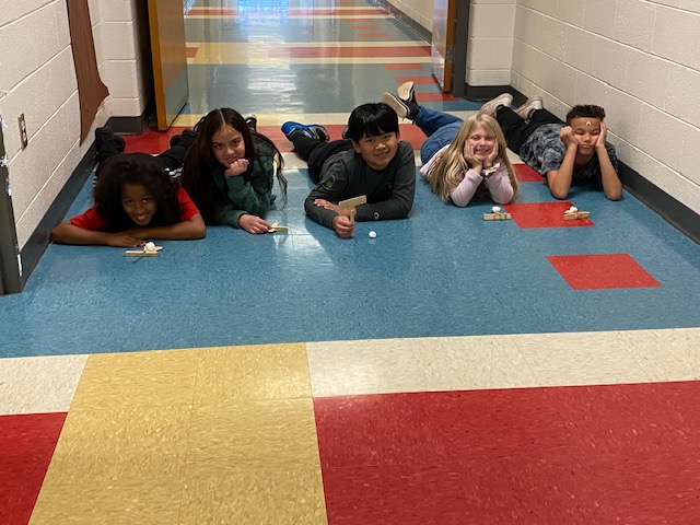CedarForestES's tweet photo. ❄️This morning Ms. Henning had her 3rd grade SCOPE students make snowball catapults, then had a competition to see who could throw their "snowballs" the furthest❄️raise your hand if you'd rather be throwing snowballs than working 🙋‍♀️🙋‍♂️ https://t.co/cLovdcvIas