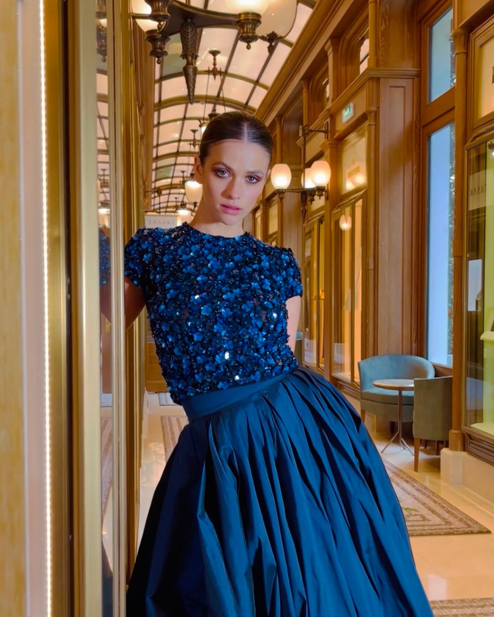 elilhaam's tweet photo. 💙 Richly flower hand beaded with dazzling sequins #EmilyShalant top⁠
⁠
This short sleeves top is super versatile and perfect for every occasion.
⁠
Discover more at https://t.co/FiiWGLdB57 ✨

#emilyshalant #luxuryfashion #runwayfashion https://t.co/KqRGGQEas0