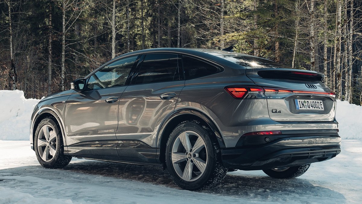 Aus Inspiration wird Zukunft - Der AUDI Q4 Sportback e‐tron⁠
.⁠
CO2-Emissionen: 0 g/km⁠
Stromverbrauch kombiniert: 18,1–15,0 kWh/100 km⁠
.⁠
Angaben zu den Stromverbräuchen und CO₂-Emissionen bei Spannbreiten in Abhängigkeit von der gewählten Ausstattung des Fahrzeugs.⁠