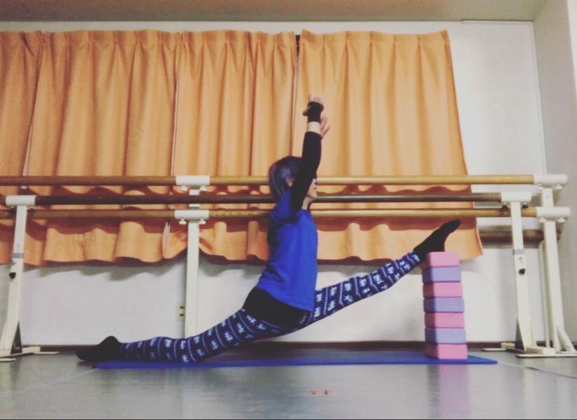 YoshichikaKugi's tweet image. #hanumanasana #monkeypose #frontsplit #ハヌマーンアーサナ #猿神のポーズ #スプリット #縦開脚 #前後開脚
#ストレッチ #トレーニング #フィットネス #ワークアウト #workingout #training #stretching #fitness #athlete #yoga #ヨガ #ageless #menflexibility