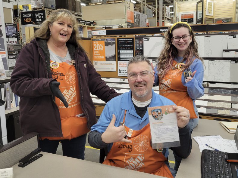 Recognizing our FANTASTIC KD Doug for a whopping 💸$100K💸 in Kitchens sales LW!!! Closing quotes and Building Strong Relationships💪🏻 with our customers, with another closing appt later today! THANK YOU Doug! 🌟 @DepotMatt @BlakeOlivierHD @THD_Audrey @CoveredwIcing @JasonGTaylor