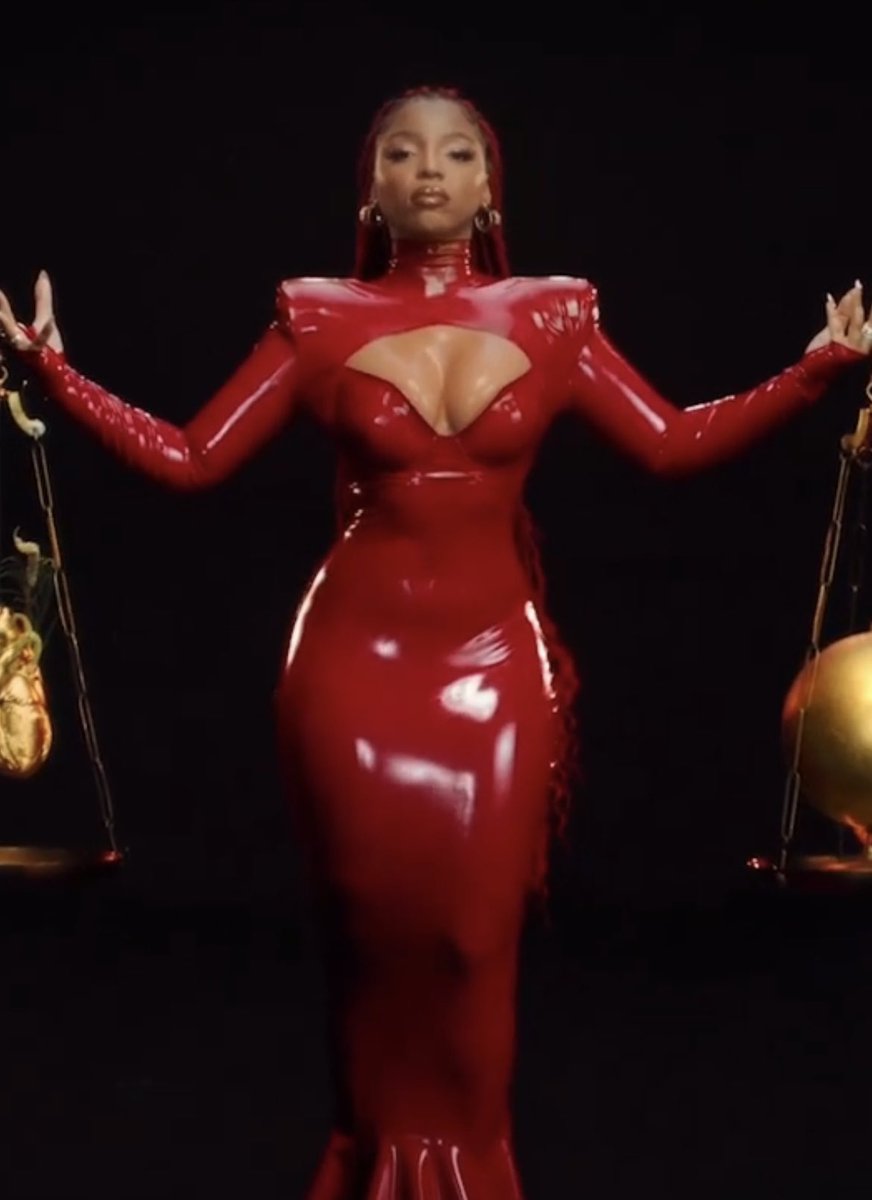 Chloe Bailey just announced her debut album “In Pieces” will release in March 🔥🔥🔥🔥

Who’s ready for it? 💙💙