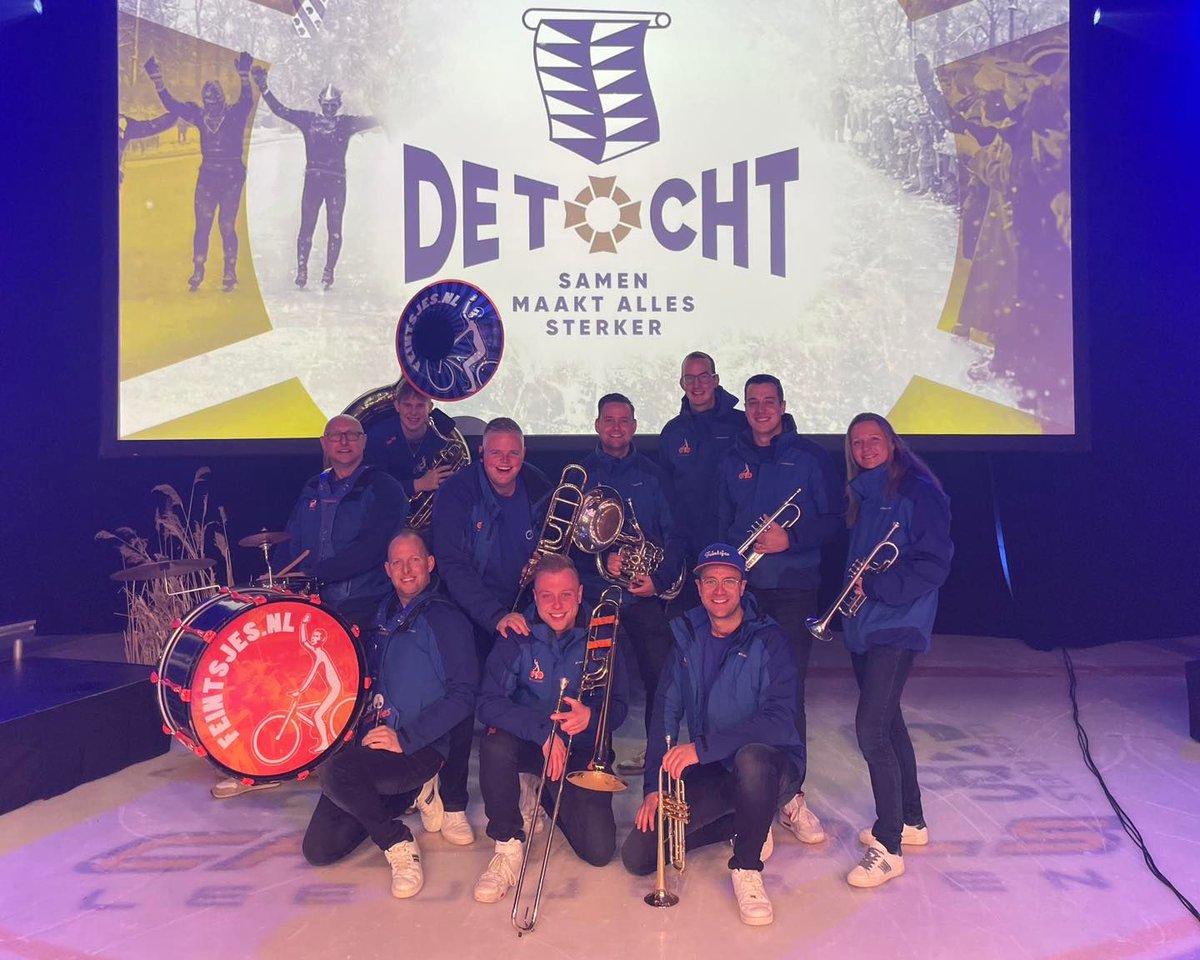 💙🧡 Tijdens de cast presentatie waren wij uiteraard van de partij voor het ultieme sfeertje! Wist jij al dat wij ook een bijdrage leveren aan deze waanzinnige <a href="/DeTochtMusical/">Musical De Tocht</a> #samenmaaktallessterker 🧡💙