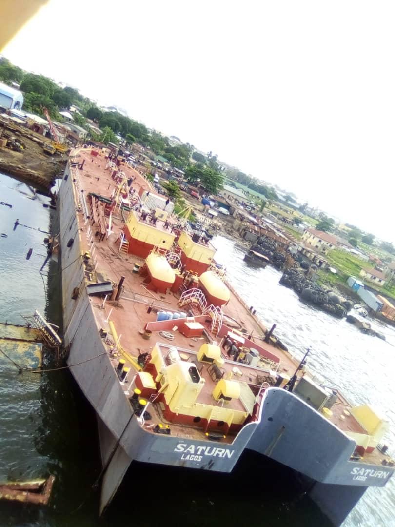 STORAGE BARGE FOR SALE. DWT: 9200mt . Location: River state . Call/WhatsApp 07068621006.
@Gidi_Traffic @Niyiafrika02 @Realoilsheikh @Neniger1 @oil_shaeikh @Abuja_SK @el_uthmaan @Moh__Bindawa @Inside_PH1 @TrafficChiefNG  @moderate_ustaz @mfares @Abdullahiabba_ @abdulahmed332