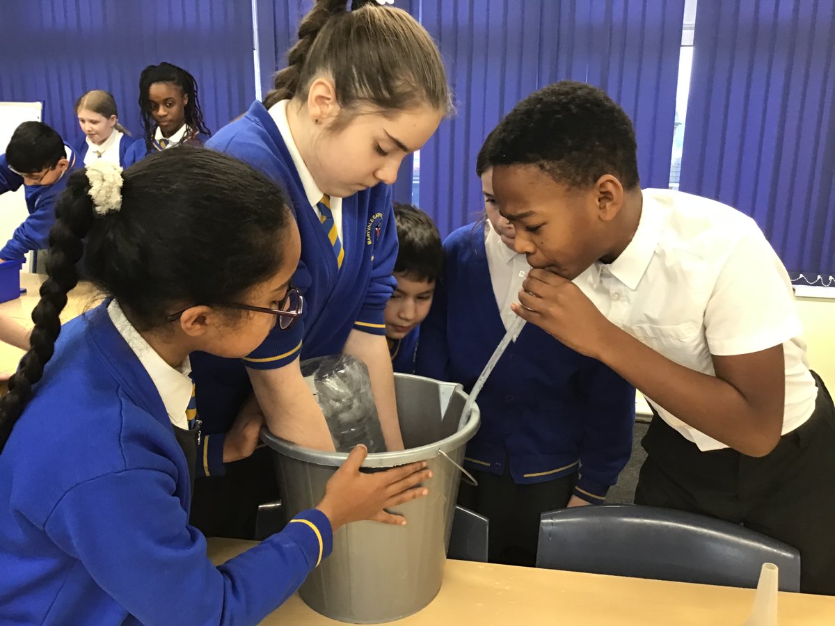 maryvalebham's tweet photo. Yr6: As part of our healthy bodies unit, we have been measuring lung capacity today creating spirometers using household items! #thinkscientifically #investigation #deepbreath 💨🌊 @priscigeeks https://t.co/G5D2wThUvz