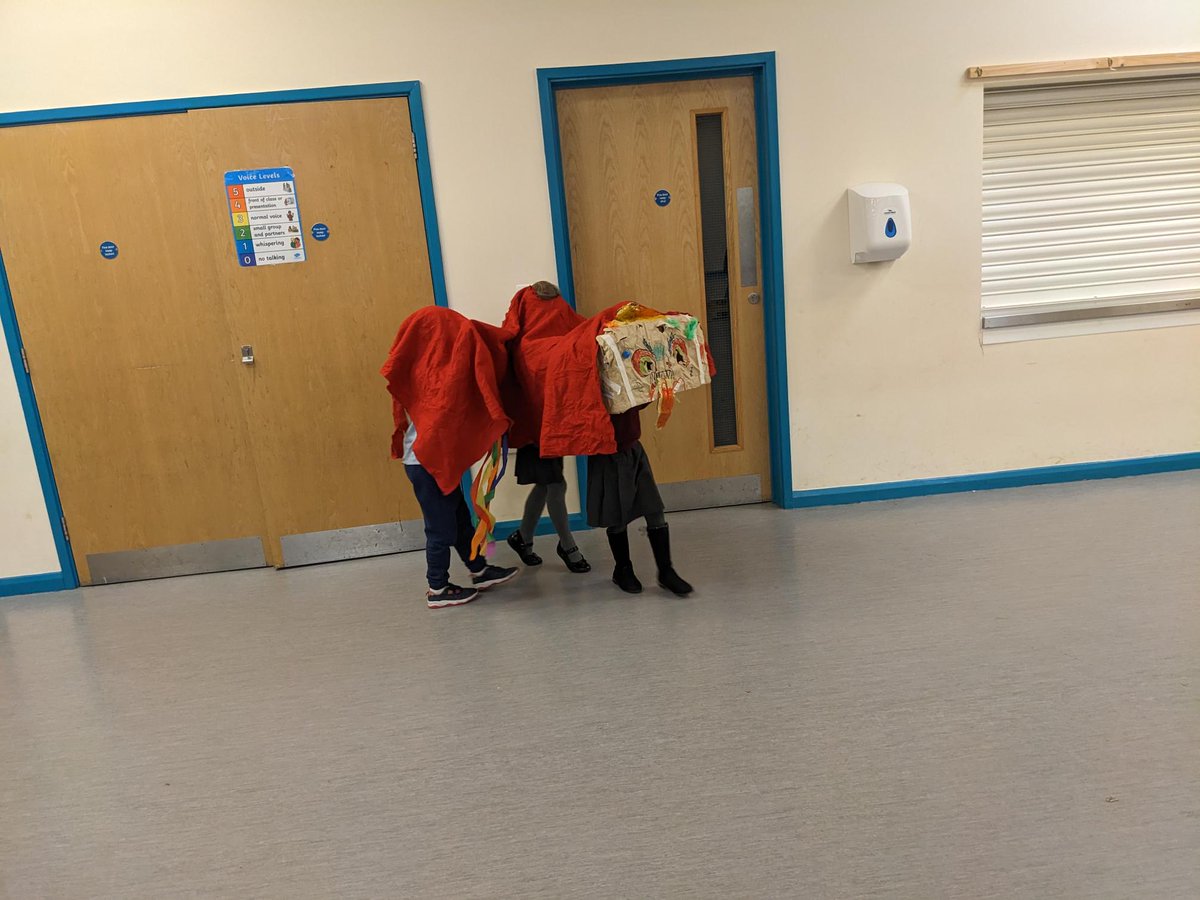 FUNdaysClub's tweet photo. Look over there, it's a Dragon!
Our @FitzBoA group have celebrated Chinese New Year with an epic handcrafted dragon. We even saw a bonus baby dragon!
#ChineseNewYear #Dragonoff #dragons #funandgames #FUNdays #childcare #Bradfordonavon #Wiltshire https://t.co/h8xcvuFXLC