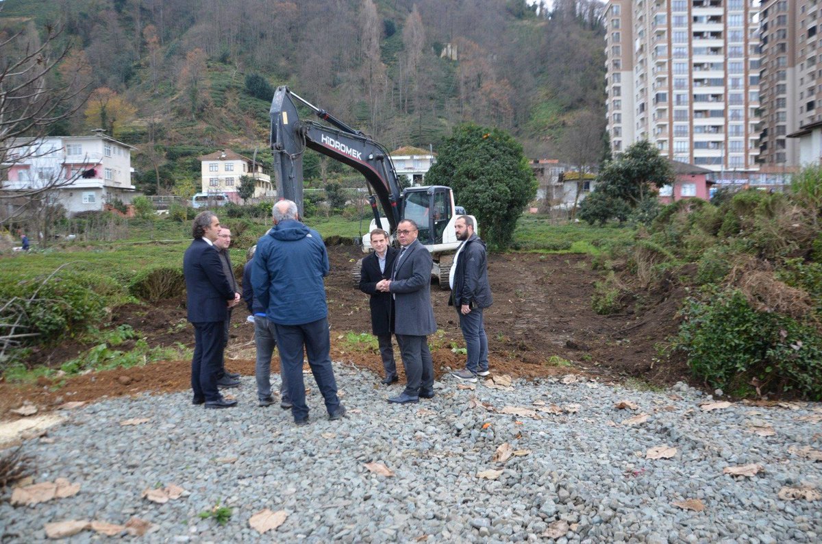 emen_engin's tweet photo. İlimiz yeni bir eğitim yuvası daha kazanıyor.24 derslikli Hamidiye İlkokulu inşaatımız başladı.Sayın Cumhurbaşkanımıza,Sayın Bakanımıza, MEB ailemize,Sayın Valimize, her zaman yanımızda olan şehrimizin tüm bileşenlerine şükranlarımı arz ediyorum.@tcmeb @fehmirasimcelik @RizeVali https://t.co/f06OUi0FVu