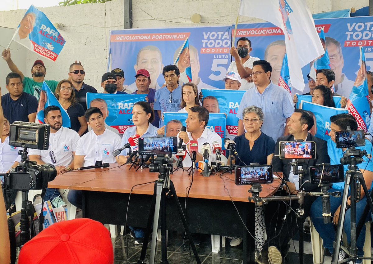 La Valentía de @rafaelsaltosrc5 junto a la militancia RC5, su equipo de concejales, dando la cara. ¡Está en riesgo la Familia, la Vida. La HONRA Y LA VERDAD SE DEFIENDE. Está en riesgo PORTOVIEJO!

¡LA NARCOPOLÍTICA NO PUEDE TOMARSE PORTOVIEJO!

#RafaelEmpezóADefenderPortoviejo