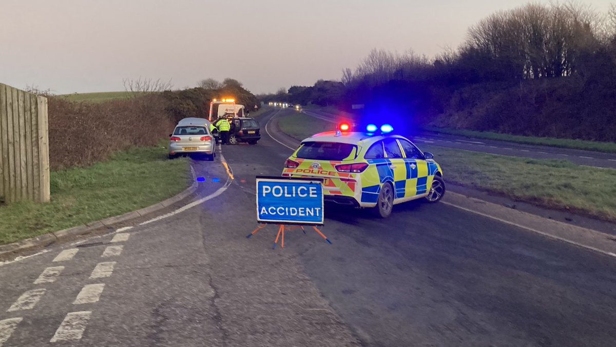 jonathan_keam's tweet photo. A390 Probus By-pass closed in a St Austell direction at Denas Water (Mercedes Junction) with traffic being diverted through Probus causing carnage! @piratefm @CornwallLive @BBCCornwall @BBCTravelSW @OliverKeam35 @helenpkeam https://t.co/cg8dHFyNdV