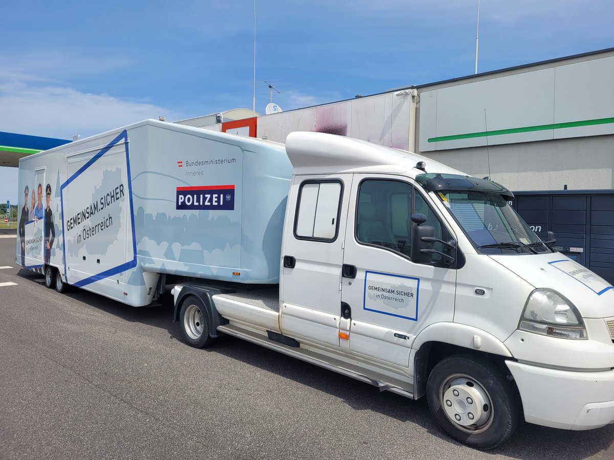 #Roadshow op plaatsen waar een grote #showtrailer niet kan komen? Dan is onze #BE #showtruck de ideale oplossing