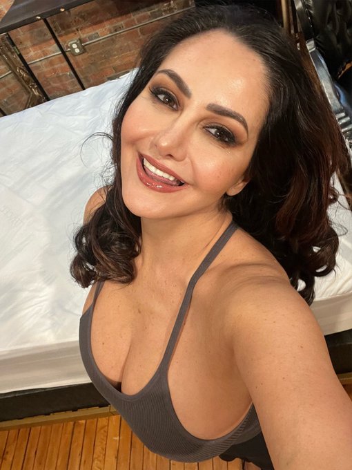 Today's challenge: Give a smile and compliment to anyone you come across today! #nationalcomplimentday<a href="/tag/nationalcomplimentday"class="tags"><span>#nationalcomplimentday</span></a>