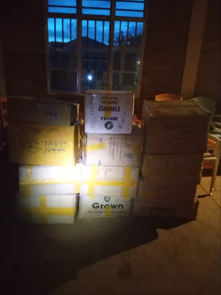 CebulacCt's tweet photo. ON INSTALLE LE #CLAC_NDAVA.

En ce jour du 24 janvier 2023, le #CEBULAC a le plaisir de porter à la connaissance du public de la commune Ndava qu'il vient de décharger audit lieu le matériel pour  installer le CLAC Ndava. 

Vive la lecture; vive la culture https://t.co/loX4HXnmA9