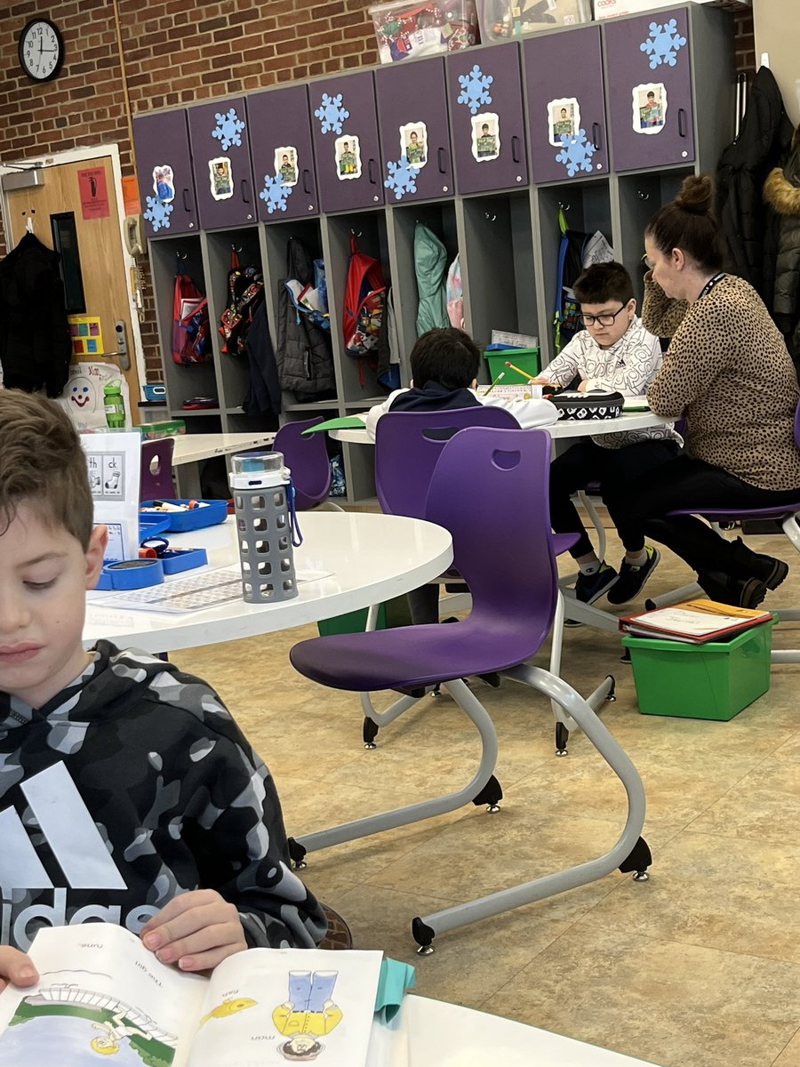 Working hard in reading groups today 😁#MineolaProud <a href="/Hampton_Street/">Hampton Street</a> <a href="/MineolaUFSD/">Mineola UFSD</a>