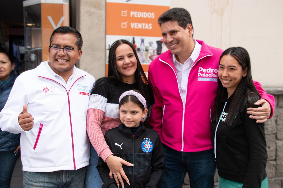 pedropalaciosu's tweet photo. ¡Cuando la gente nos saluda con tanto cariño y confianza, sabemos que lo hemos hecho bien! ¡Y vamos a hacer mucho más! #CiudadDelRespeto #CuencaUnida #SiHayObras https://t.co/5Bq9U5hvV9