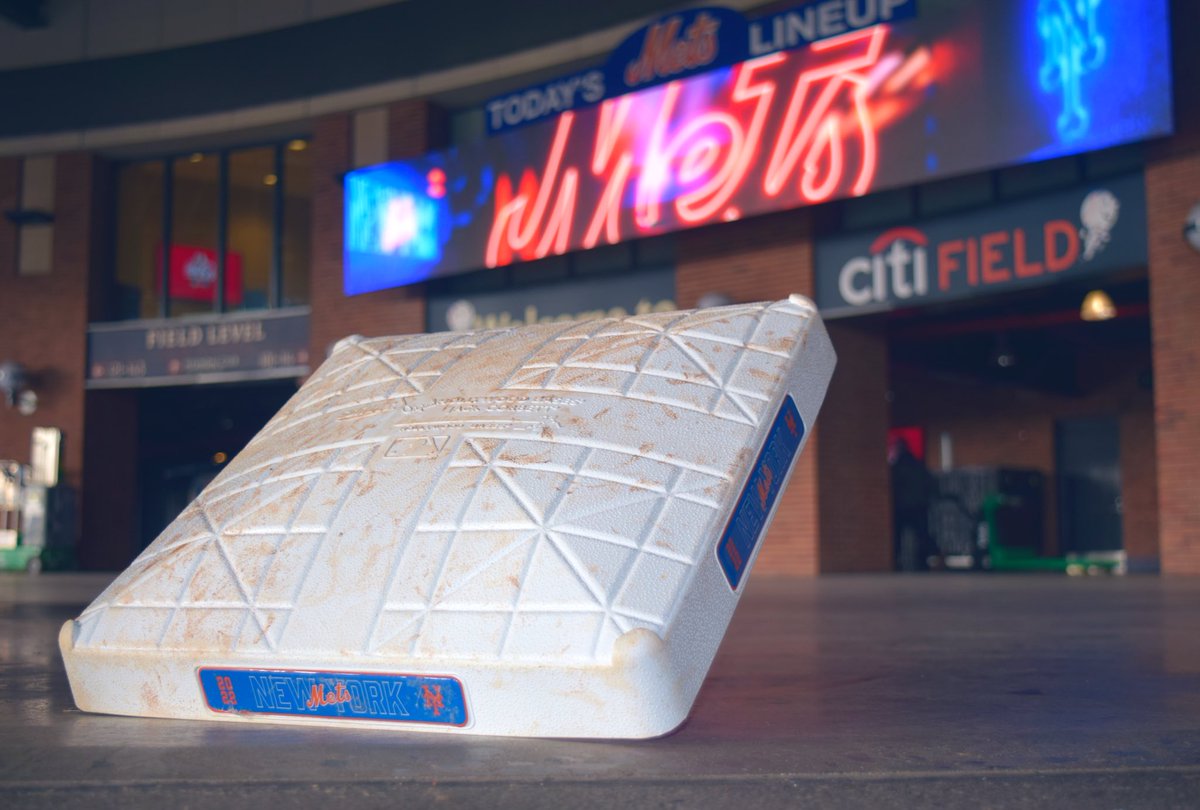 Retweet if you have a game-used base from Amazin’ Memorabilia in your collection! @Mets @CitiField @AmazinMetsFdn #gameused #memorabilia #lgm #nym #Mets