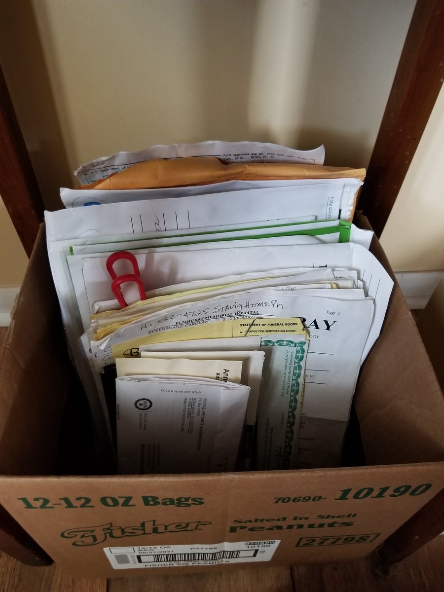 BlueWave_22n24's tweet image. I'm going to search this box for #ClassifiedDocuments later today 😂🤦‍♀️

#PenceGate