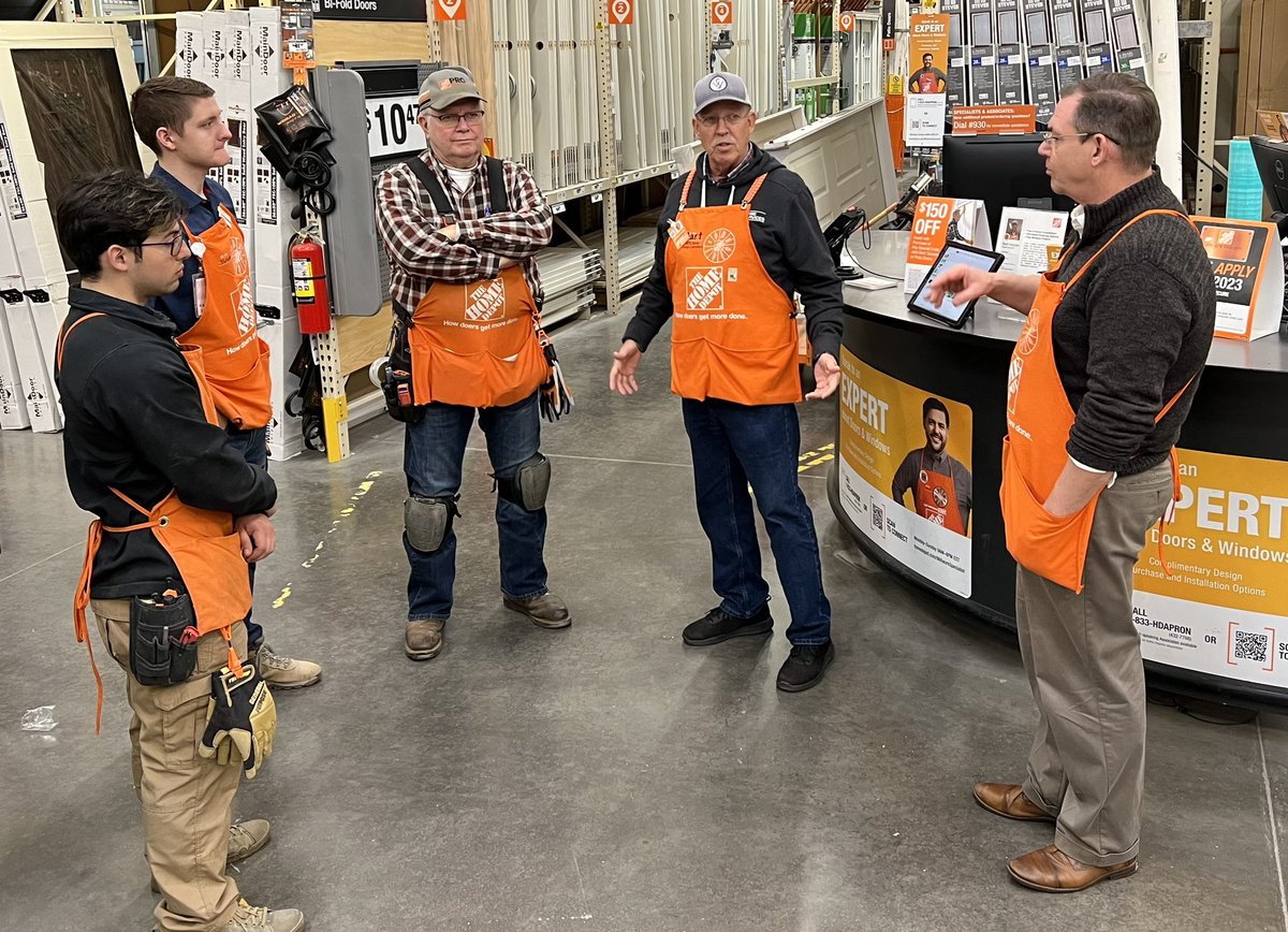 HDCourtneyMJ's tweet photo. Thank you Bart and Danny for the amazing Windows PK and helping teach our associates about Services! #LeadsInServicesWin #TrendingOrange #D169 #OneTeam https://t.co/iliedwUrnW
