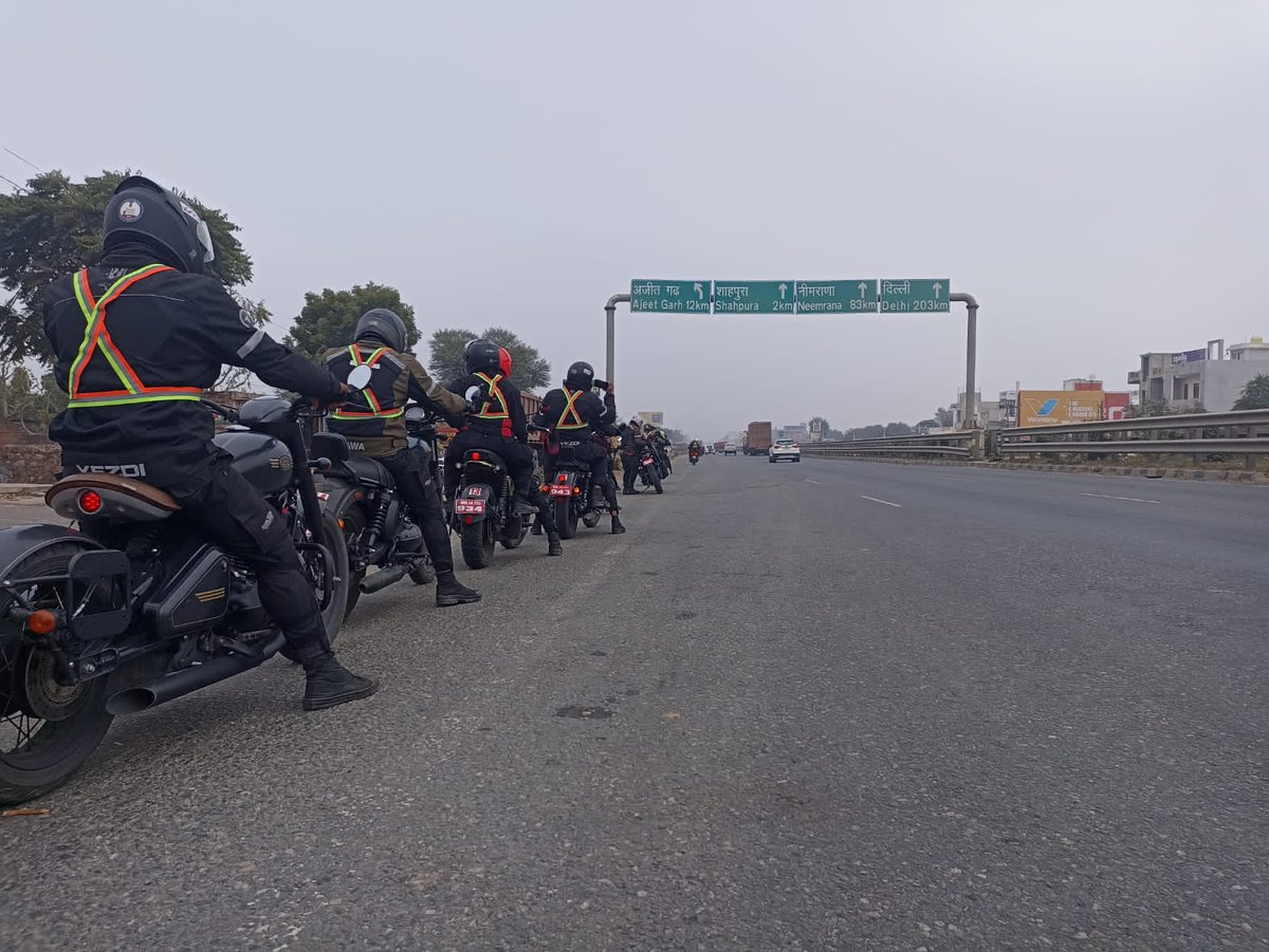 pruthaaa_patel's tweet photo. #75yearsofNCC
RIDERS always ready with a pose! Capturing some of the best moments of #NCCJawaYezdiMCRally showcasing #AtmaNirbharBharat ka SALT SE SOFTWARE KA SAFAR!
@HQ_DG_NCC
@DefencePRO_Guj
@CMOGuj
@GovernorofGuj
@ArvindKapoorTYG
@NCC_Dte_Gujarat
@jawamotorcycles
@yezdiforever https://t.co/RxXrM80fkM