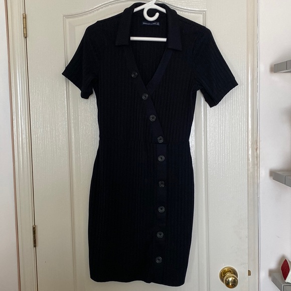FloremDecoris's tweet photo. So good I had to share! Check out all the items I'm loving on @Poshmarkapp #poshmark #fashion #style #shopmycloset #calvinklein #maje #abercrombiefitch: https://t.co/8bjQGORWG4 https://t.co/OSMVmo5s0t