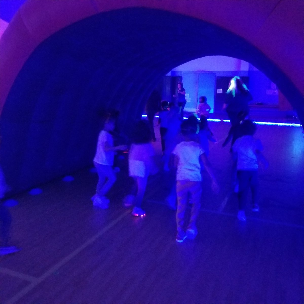 jshaber16's tweet photo. A Terrific Tuesday for a Holland Glow run. Pre-k had a blast. Thank you.@VBPreK @vbHolland @HollandPTA https://t.co/AoWtYxdxYS