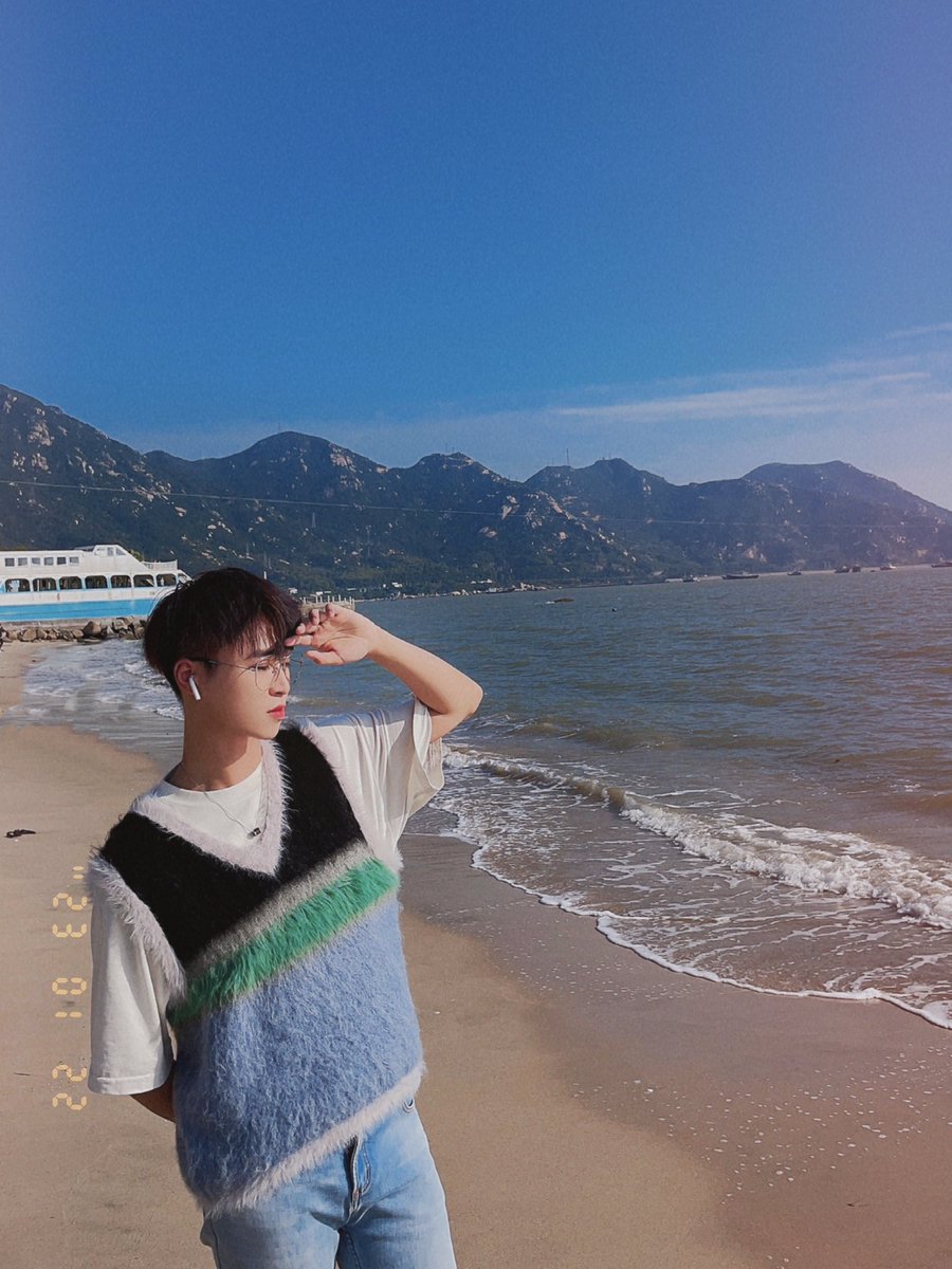 haoby_cI0O's tweet photo. 🏖新年快乐

UEKOU智能自慰棒—鲸跃Pro：https://t.co/yEML9r1uBW https://t.co/CE1JeqaFj6