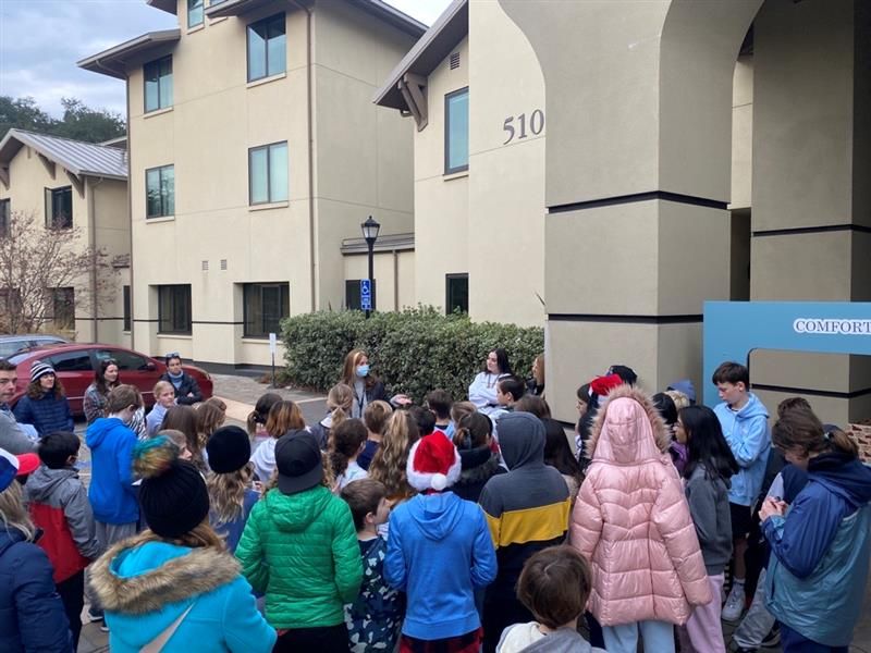 On #InternationalDayofEducation, we’d like to thank all the teachers, students, and educators in our #RMHCBayArea community Oak Knoll Elementary School stopped by with their toy fundraiser donations!

#Educator #Education #Students #KidsHelpingKids