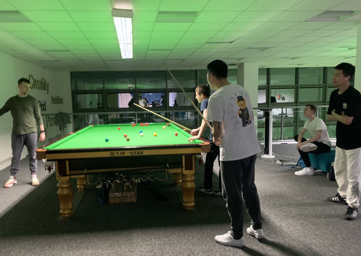 Some of our players doing their best to recreate the shootout atmosphere.  Ashley on timing duties.

#theclockisticking #snooker #shootout