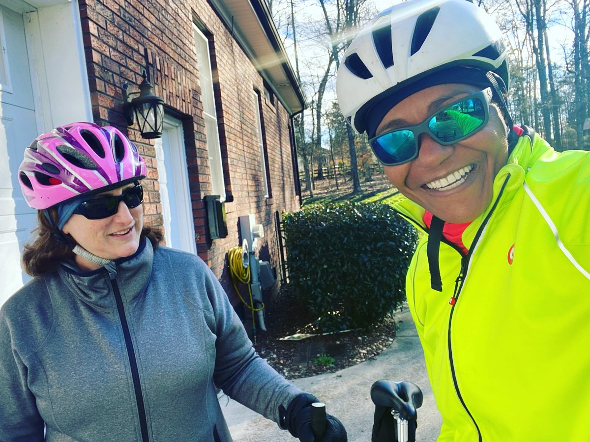 para_guide's tweet image. Jennifer and her pilot Janice rode the tandem despite the chilly conditions today! What a team!

#Inclusion #Equity #Accessibility #BlindCyclist #Pilot #BlindCycling