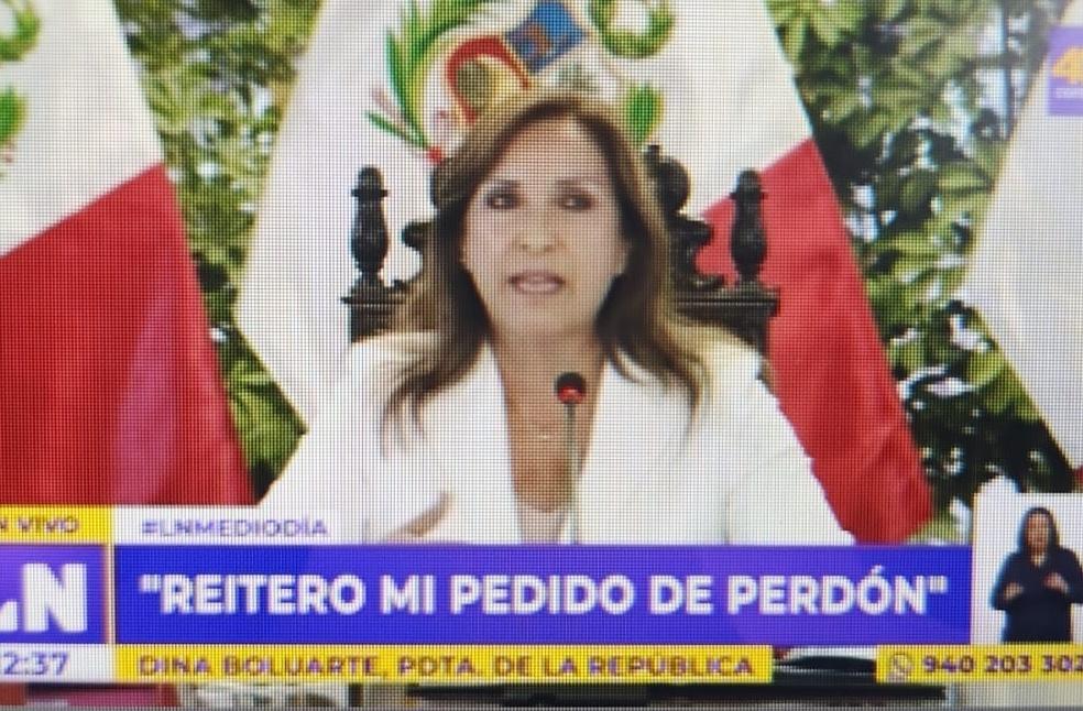 LaSalitadelSin's tweet image. "NO ES LA POLICÍA QUIEN ESTÁ DISPARANDO, LOS MANIFESTANTES SE AUTODISPARARON"  dice Boluarte.