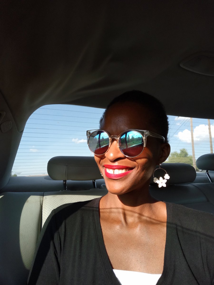 jane_tshimofarm's tweet image. Ke kopile Kgotla e ntsee jaaka kentse today😳 Ha ke rate tuku, e nkopisa thlogo ene go mogote. Hae le shawl yone go bela yana🙅🏾‍♀️ Are bueng ka gore reya kae, yang re le motse 🤷🏾‍♀️. Nna setse ke iira se ke tshwanetseng So ha ke tle go ikgotetsa🤦🏽‍♀️Daramo ke tla apara mosese🥰 #Kgotla?