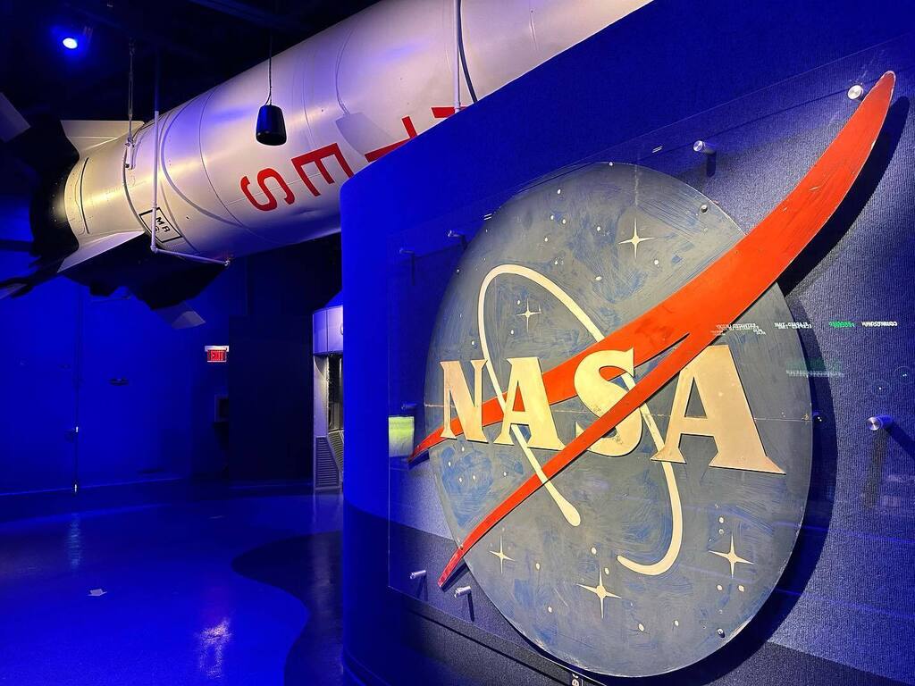 ddzejak's tweet image. Mercury program NASA meatball and Redstone rocket at @kennedyspacecenter 🚀 #nasa #kennedyspacecenter #mercuryprogram #rocket #spaceflight #spaceprogram #history instagr.am/p/CnzlTa9pgHt/