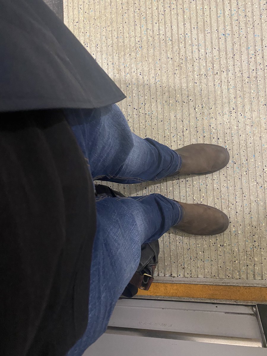 Gafferuk's tweet image. Another day another short train, thankfully my shoes are comfortable for standing, dropping 4 carriages from a rush hour service is great customer service @Se_Railway