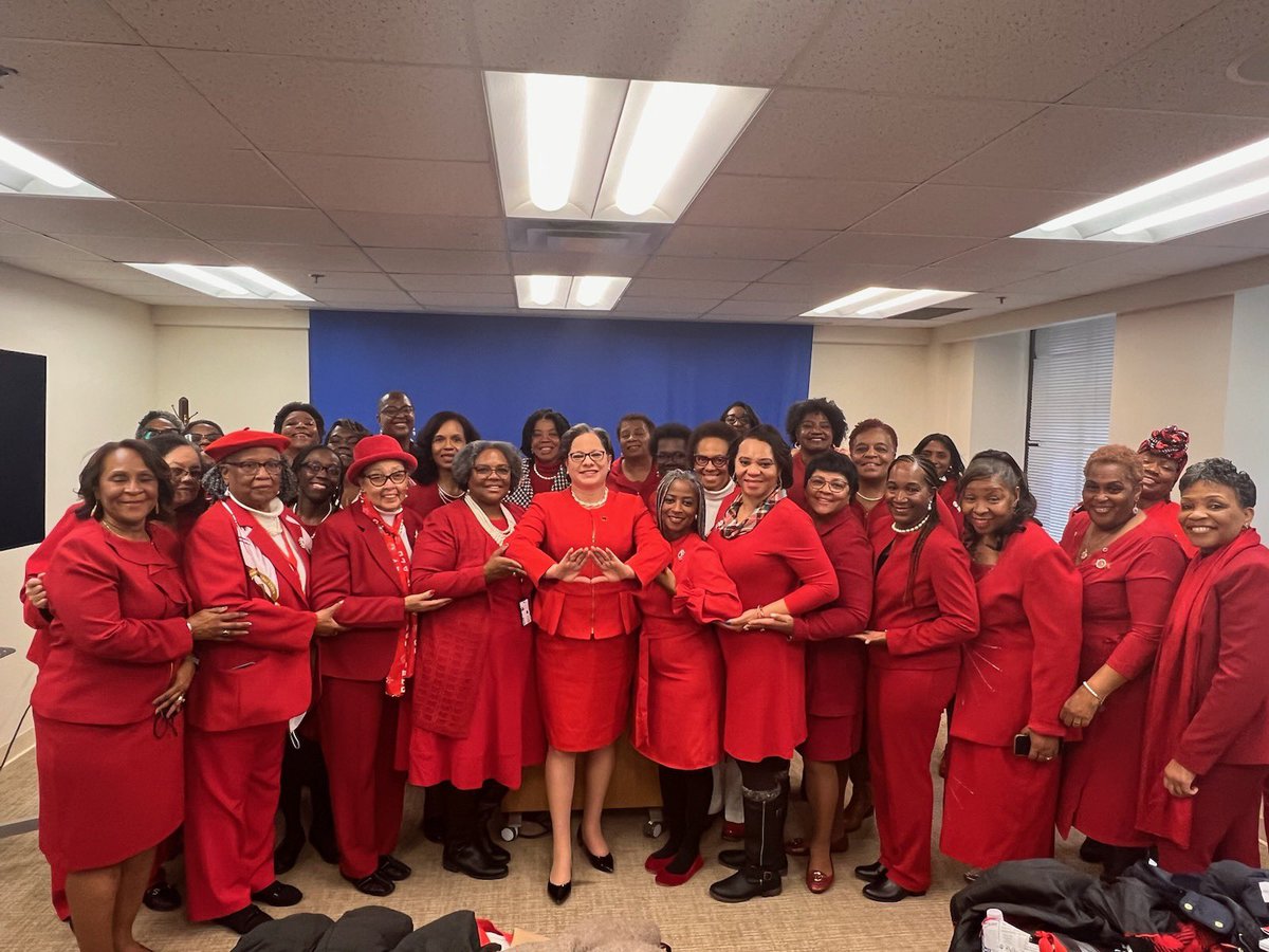 JennMcClellanVA's tweet photo. It’s @dstinc1913 Day at the Virginia General Assembly! What an honor to introduce my sorors on the @VASenate Floor on behalf of @SenLouiseLucas, @CandiMundonKing and @JeionWard. https://t.co/gwMiX95CA8