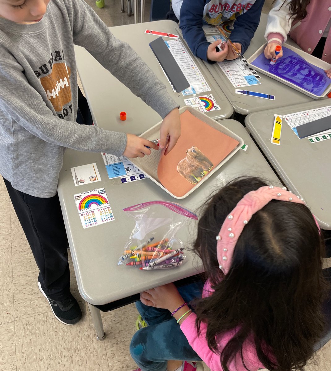 Grade 1 scientists <a href="/HarrisonHawks90/">HarrisonHawks90</a> <a href="/LivSchools/">Livingston Schools</a> working together to illustrate ❄️winter animal 🐇adaptations! <a href="/SchulkeEmily/">Emily Schulke</a>