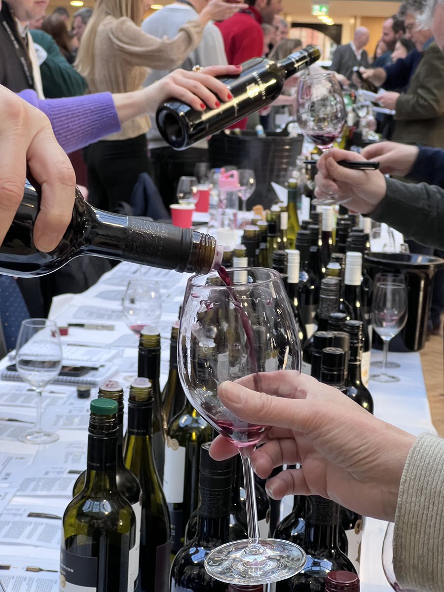 wine_australia's tweet photo. It’s been a fantastic day at #ATTwine in London. A buzzing event with 400+ guests sampling some of the best and most diverse #aussiewine. Big thanks to UK-based distributors and Aussie wineries for pouring their wines, and UK trade for joining us. https://t.co/jRFG015JOr