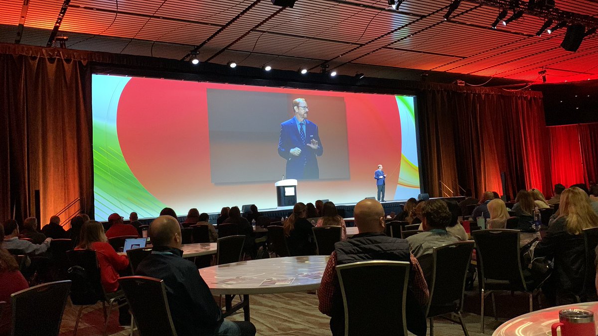 “Your future view will determine the future YOU.”

Kicking off #FETC23 with  <a href="/DanielBurrus/">Daniel Burrus</a>
