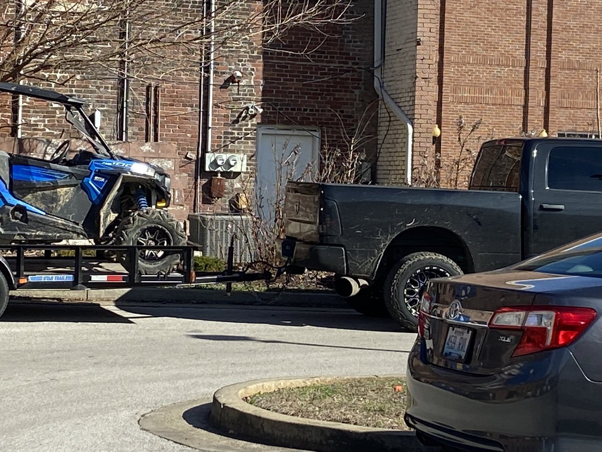 terryfrombg's tweet photo. Why can’t a city/county as big as BG/Warren afford a parking lot for people going to courthouse.   We have a private lot that we can never park in due to courthouse customers.  Also their employees park on the street.   What’s that about? https://t.co/bVwJLIVp9M