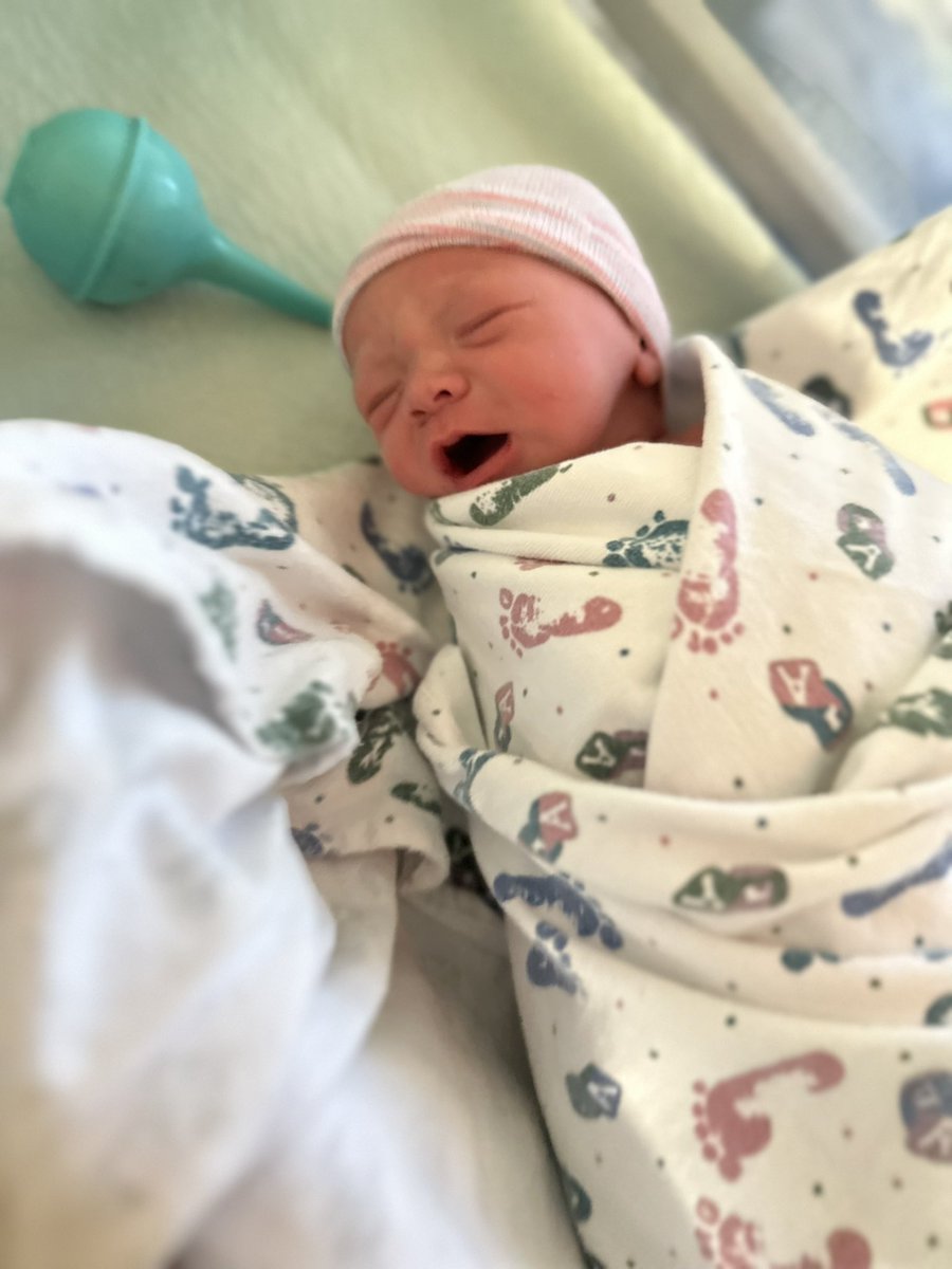 CarloMoss's tweet photo. In my lifetime, I’ve met maybe two or three other people named Carlo. Well, two months ago, I got to add one more name to that list! Because at 6:33am on Thanksgiving Day, after 42 hours of labor, Carlo Samuel Valenzuela-Moss officially made his entrance into the world. 

🧵… https://t.co/V8gGikdxbi