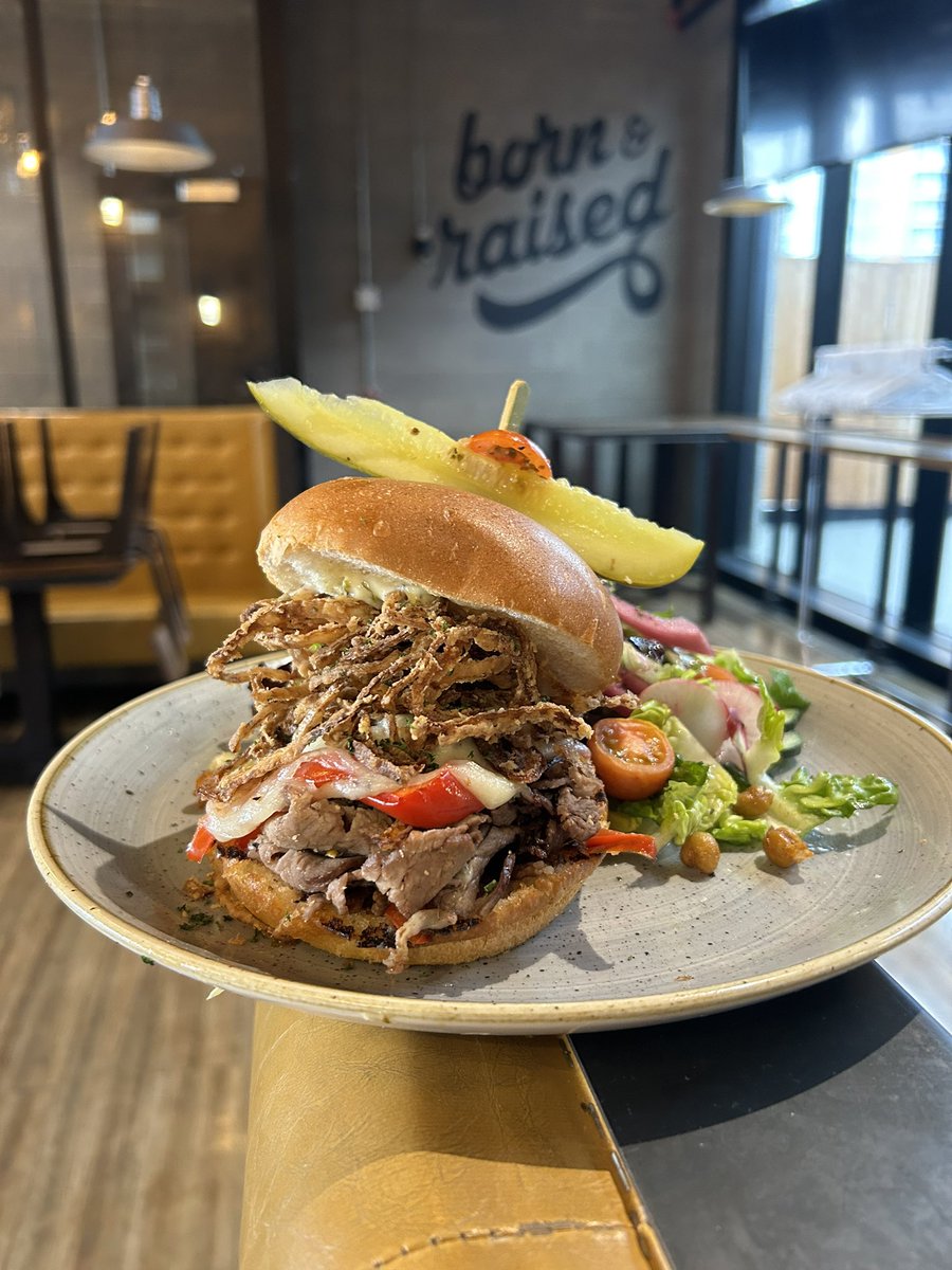 DanMcleod130's tweet photo. Featured This Week @Trolley_5 👉Smoked Ribeye On Brioche w/ Provolone, Roasted Peppers, Chimichurri Aoili, Crispy Onions👈
#havesome #yyc #yycfood #yyceats 🍻🍻🍻🍻🍻🍻 https://t.co/dC6M6HLh55