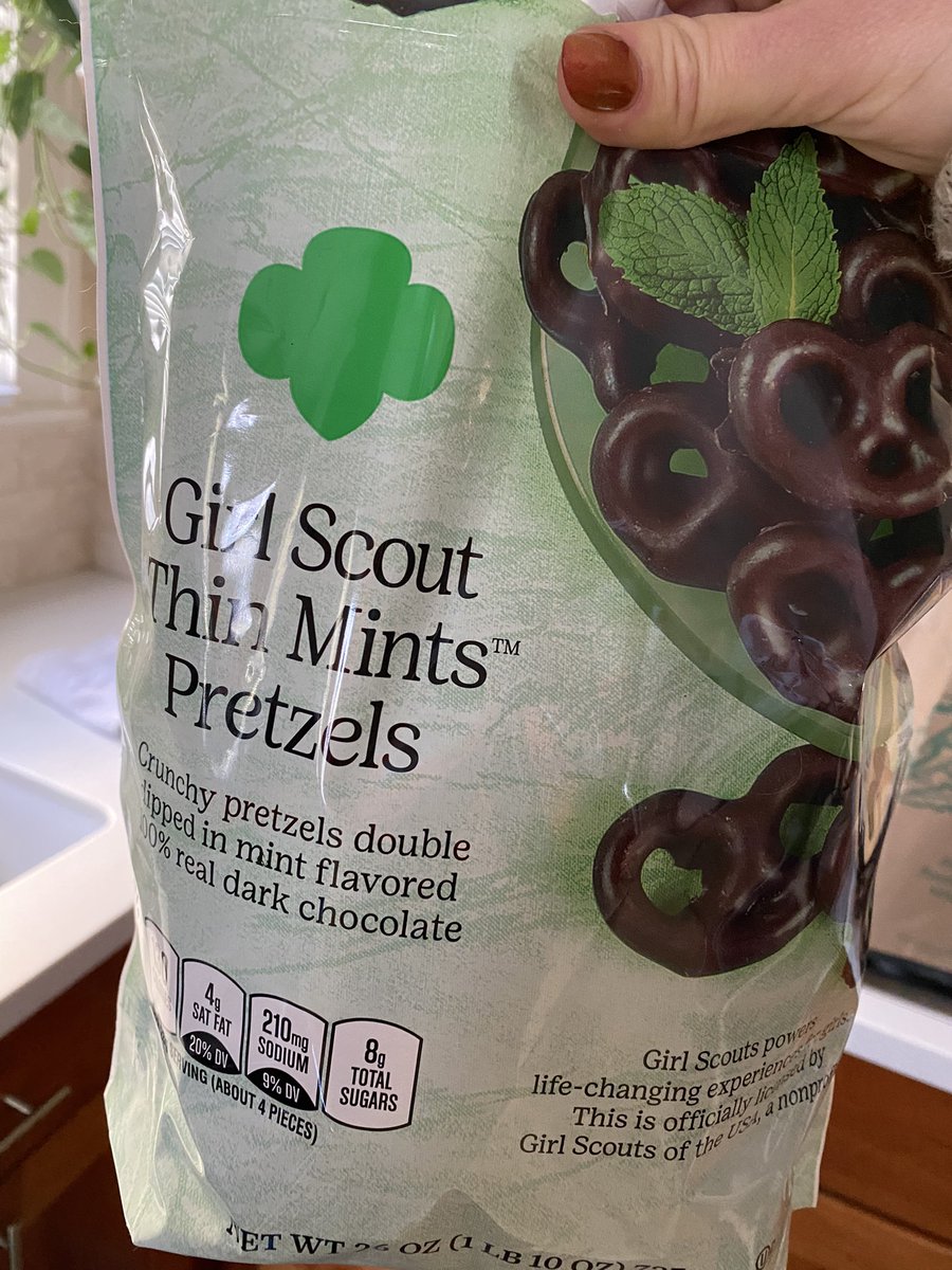 🚨 costco has girl scout thin mints pretzels and i am unwell