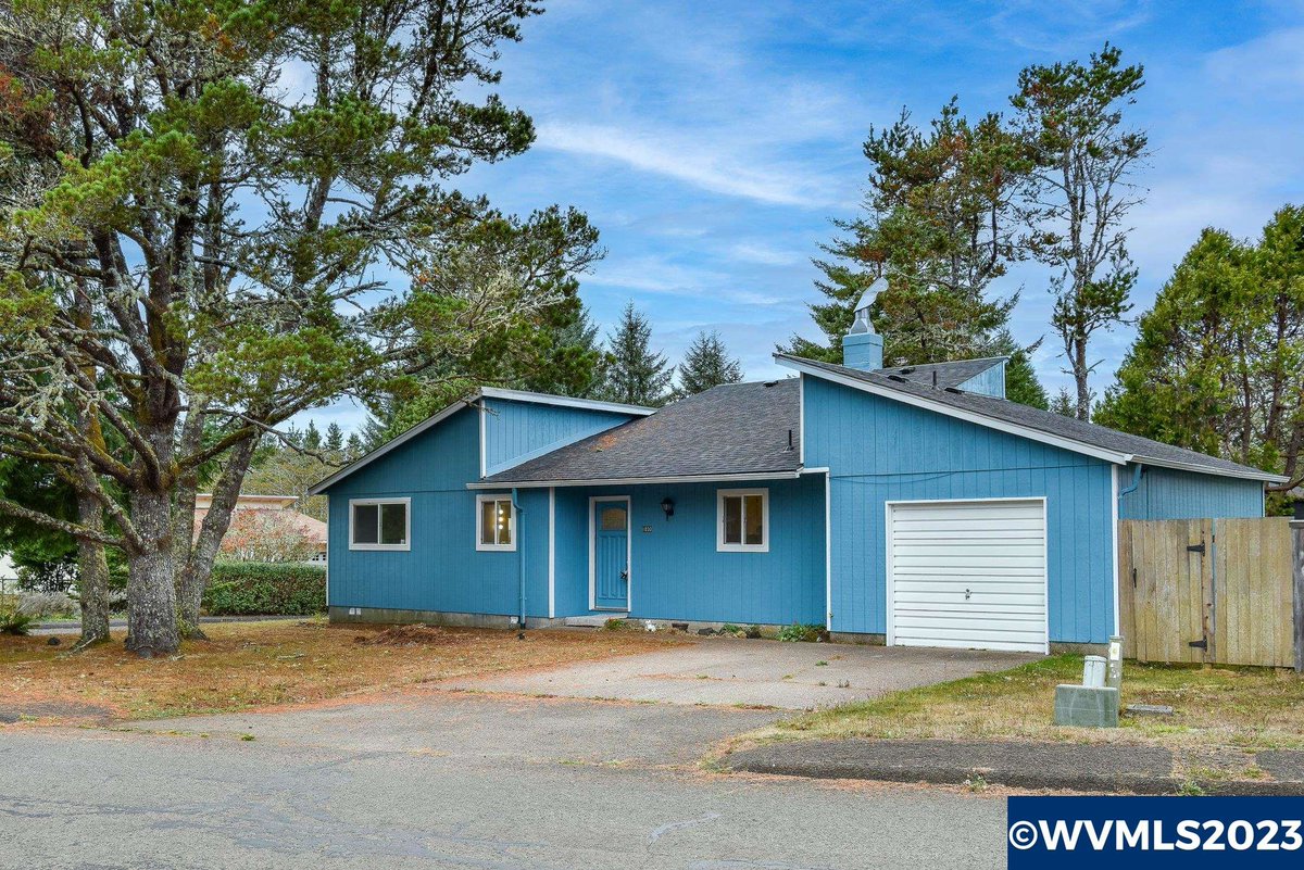 TheAbreschTeam's tweet photo. Just Reduced!  $339,000.00, 2BR, 1BA, 1030 SE Ball Bl, Waldport, OR 97394, Full Details https://t.co/xWP2DygKJr https://t.co/rXRzTEoYqF