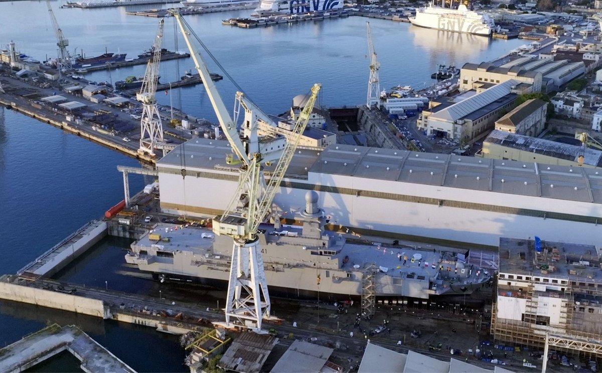 Roberto_yeager's tweet photo. En breve #Qatar tendrá su nuevo #LPD, #Fincantieri ha botado hoy el #L141 #AlFulk (un derivado de la Clase Santi italiana) https://t.co/SQhfepaib0 https://t.co/3aljKiLxPT