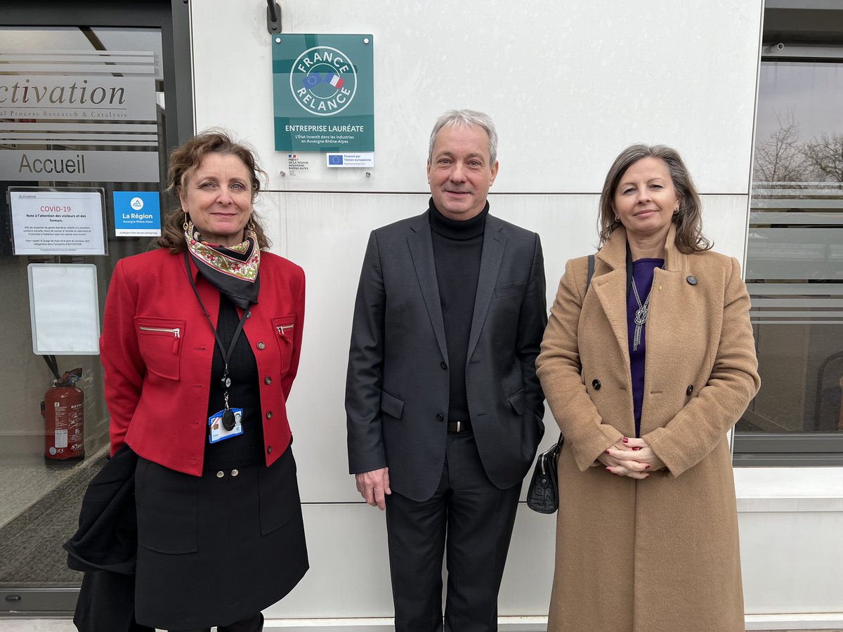 DrezetValerie's tweet photo. Déplacement en région lyonnaise 🇫🇷

À Chassieu pour rencontrer l’équipe de la PME Activation: transition numérique et écologique, innovation, autonomie stratégique au cœur des objectifs 🇪🇺👩‍🔬

À Lyon avec les acteurs de terrain qui œuvrent chaque jour pour rendre l’UE concrète https://t.co/FlwUKNP9rD