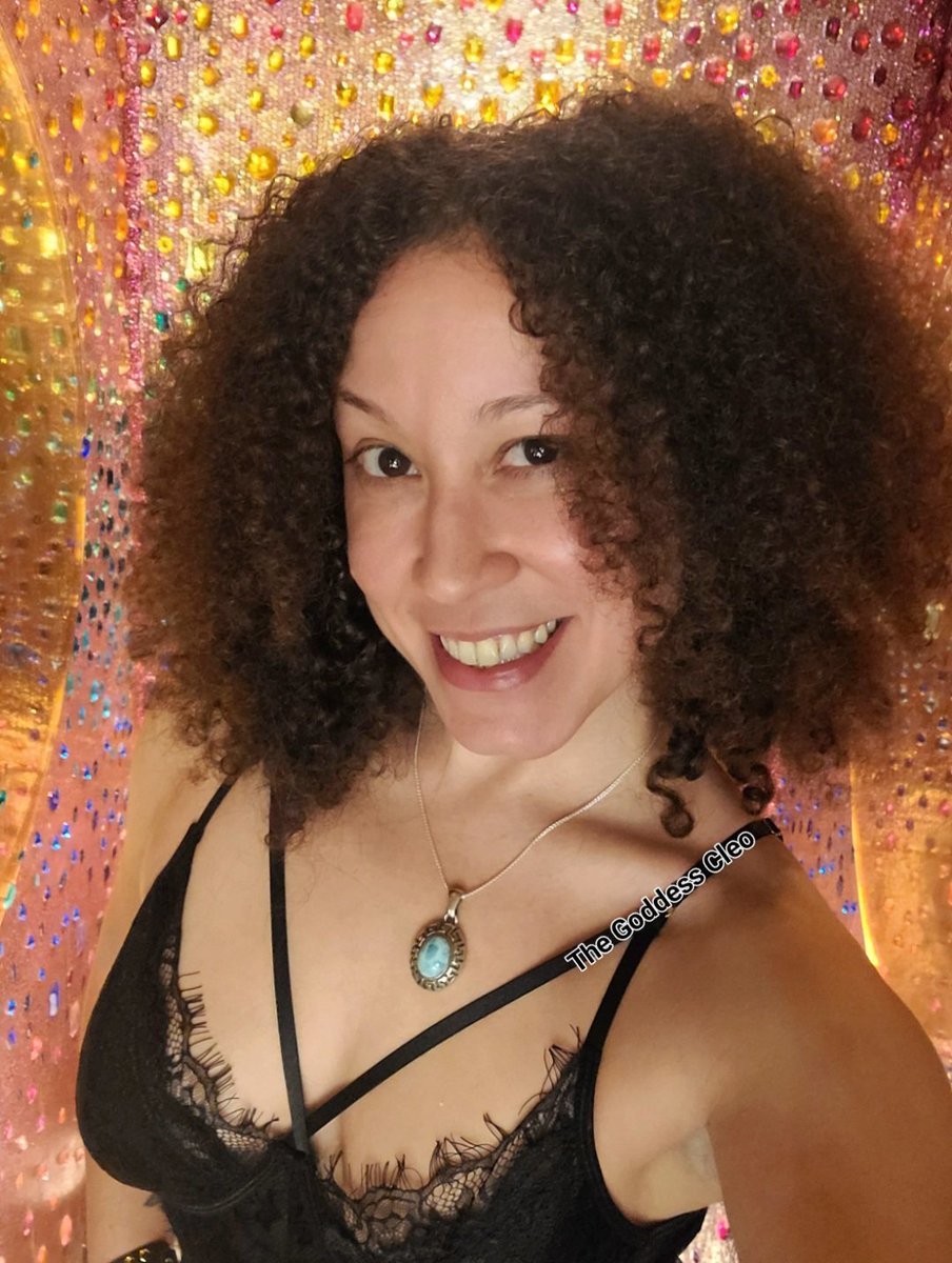 The Goddess Cleo 🌹 on Twitter "I just joined Reddit so find me & let's