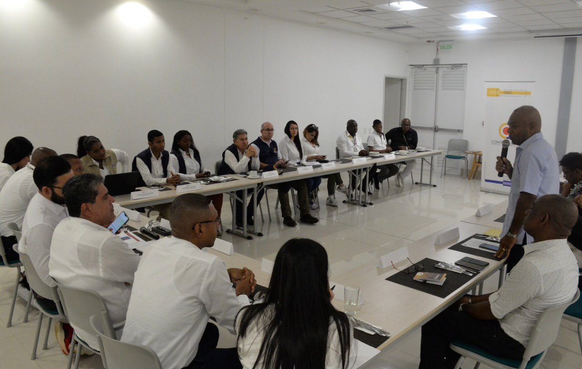 Importante la interlocución nacional de @CGR_Colombia con las veedurías ciudadanas en la deseable orientación de fortalecer tal espacio de control social y dotarlas de mayores herramientas relacionales con la institucionalidad de vigilancia de los sagrados recursos públicos